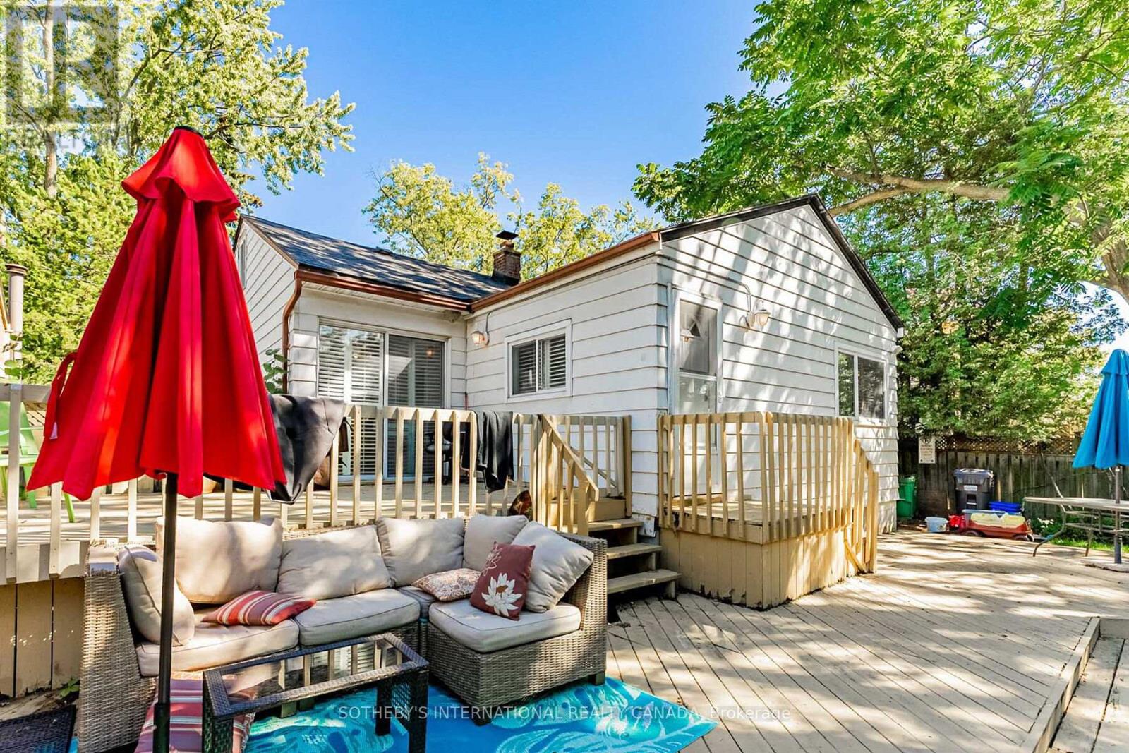 1218 Lakebreeze Drive, Mississauga, Ontario  L5G 3W6 - Photo 6 - W12470311