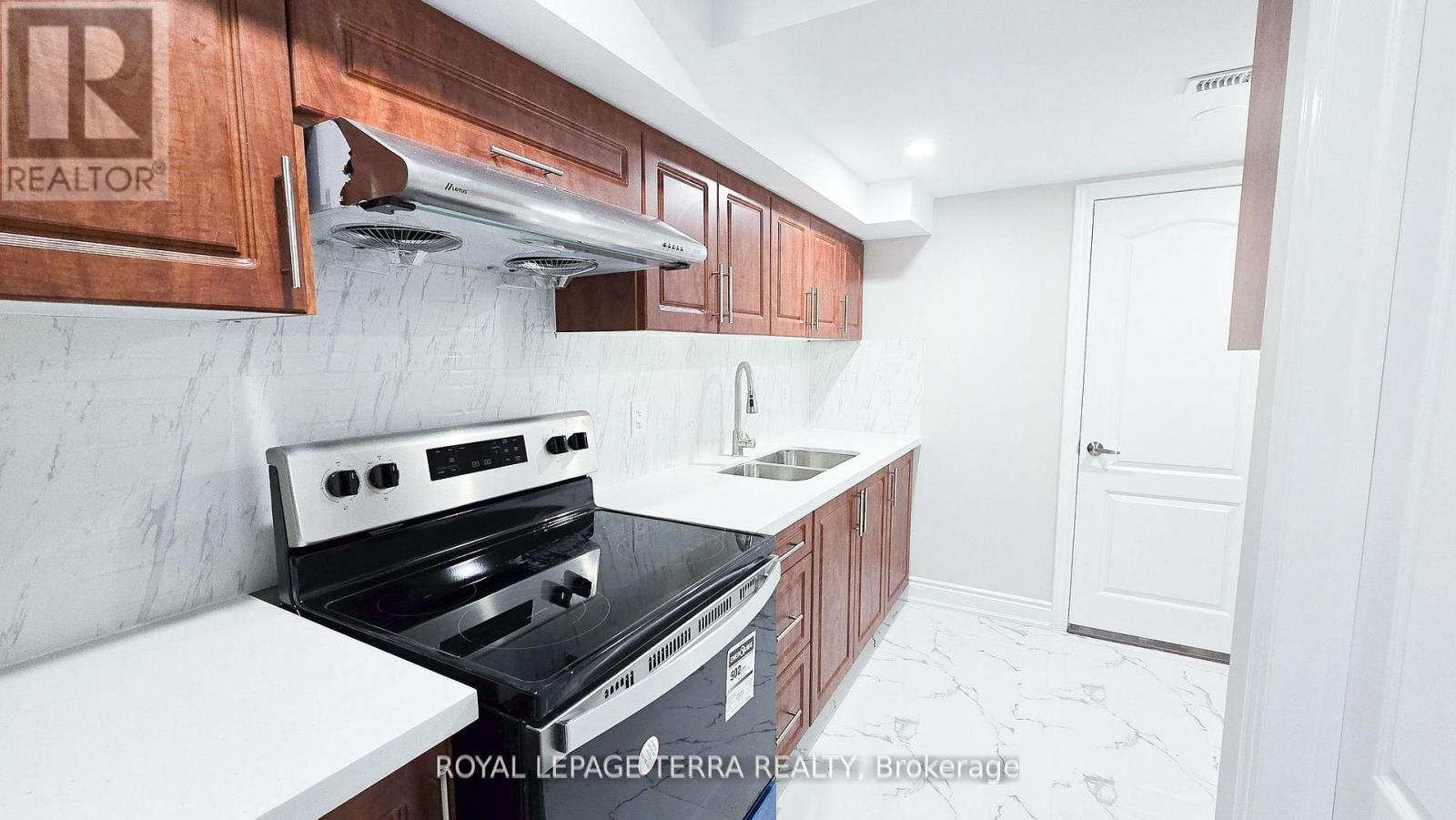 Bsmt - 121 Ashdale Road, Brampton, Ontario  L6Y 5N2 - Photo 4 - W12470321