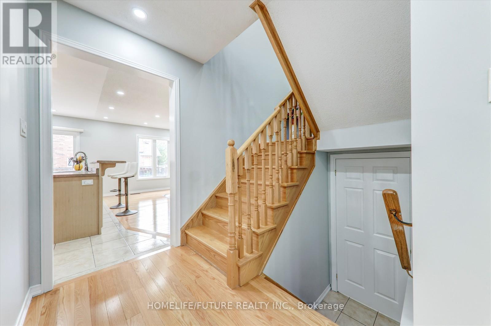13 Oklahoma Drive, Brampton (Brampton East), Ontario  L6P 3L8 - Photo 11 - W12470325