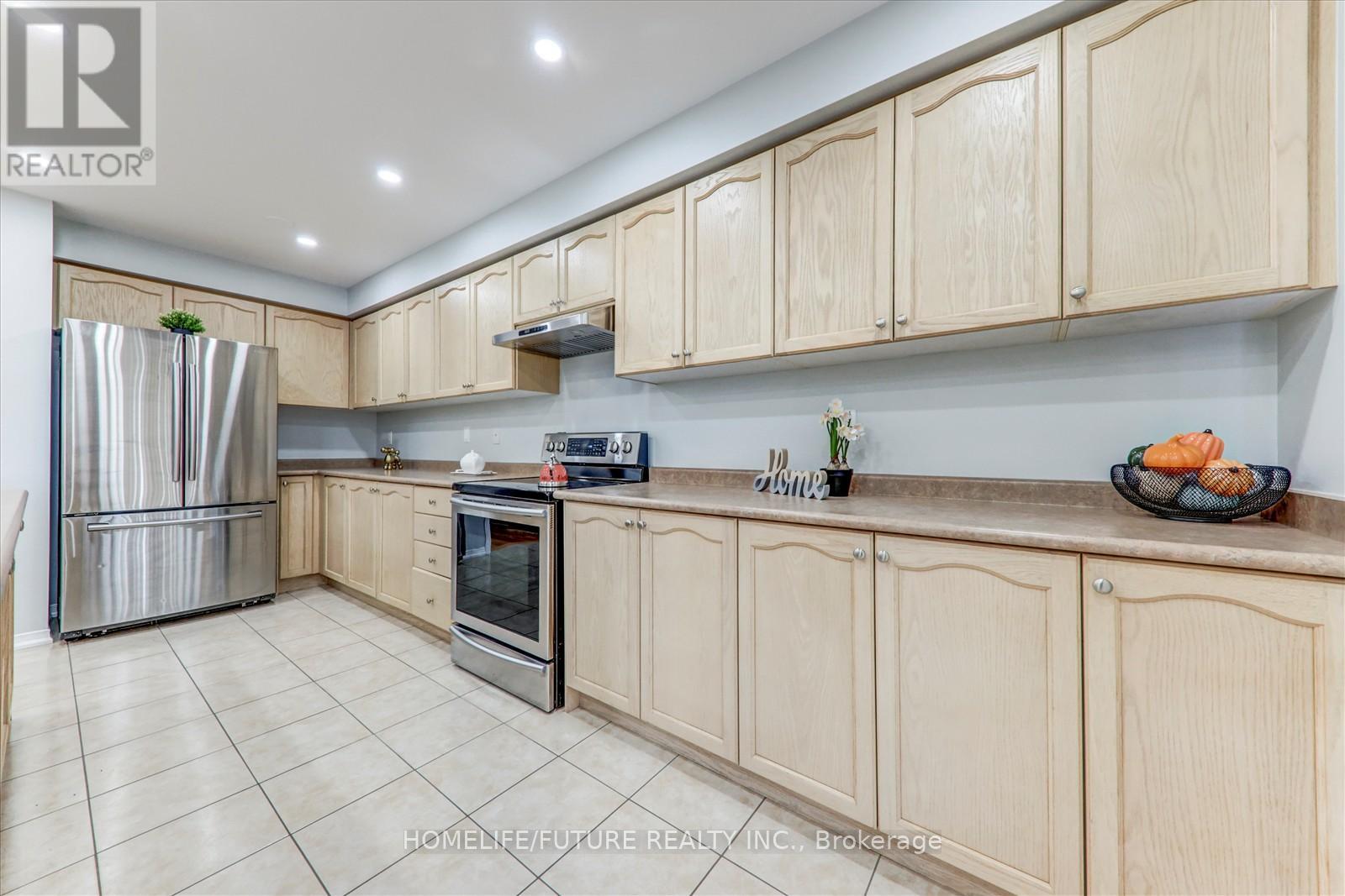 13 Oklahoma Drive, Brampton (Brampton East), Ontario  L6P 3L8 - Photo 15 - W12470325