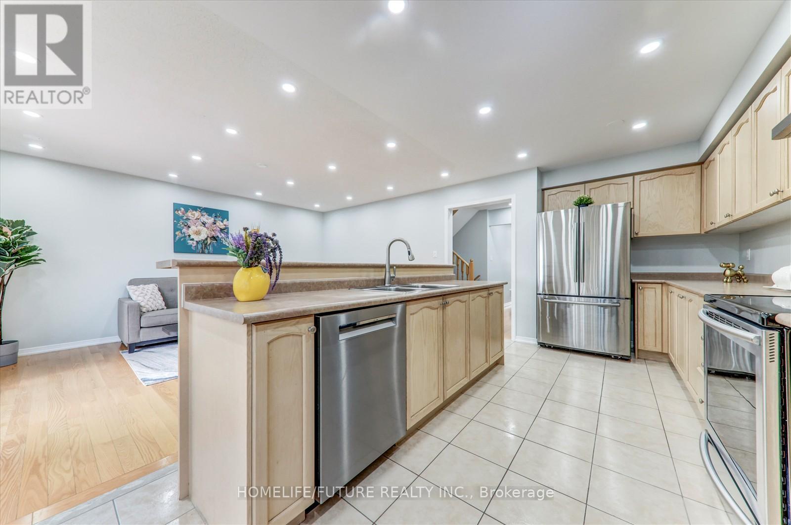 13 Oklahoma Drive, Brampton (Brampton East), Ontario  L6P 3L8 - Photo 16 - W12470325