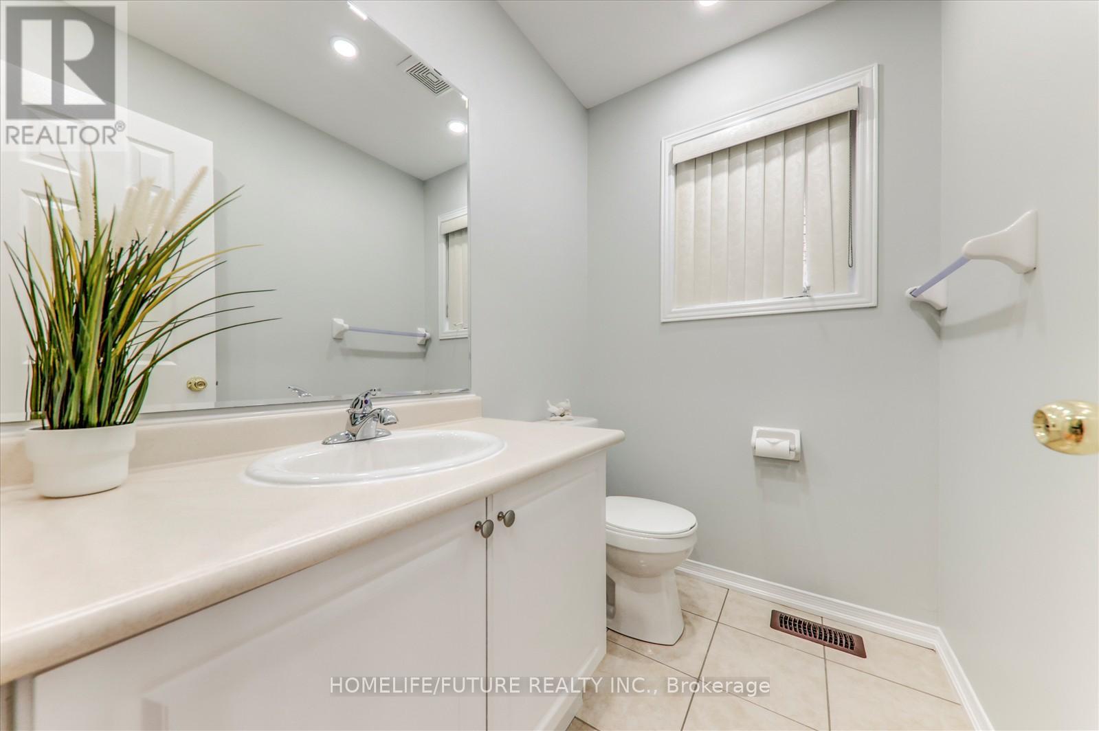 13 Oklahoma Drive, Brampton (Brampton East), Ontario  L6P 3L8 - Photo 17 - W12470325