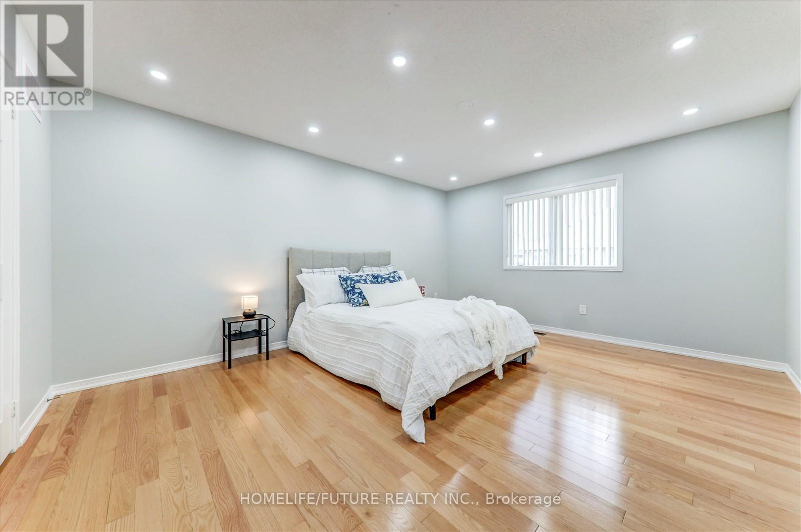 13 Oklahoma Drive, Brampton (Brampton East), Ontario  L6P 3L8 - Photo 19 - W12470325