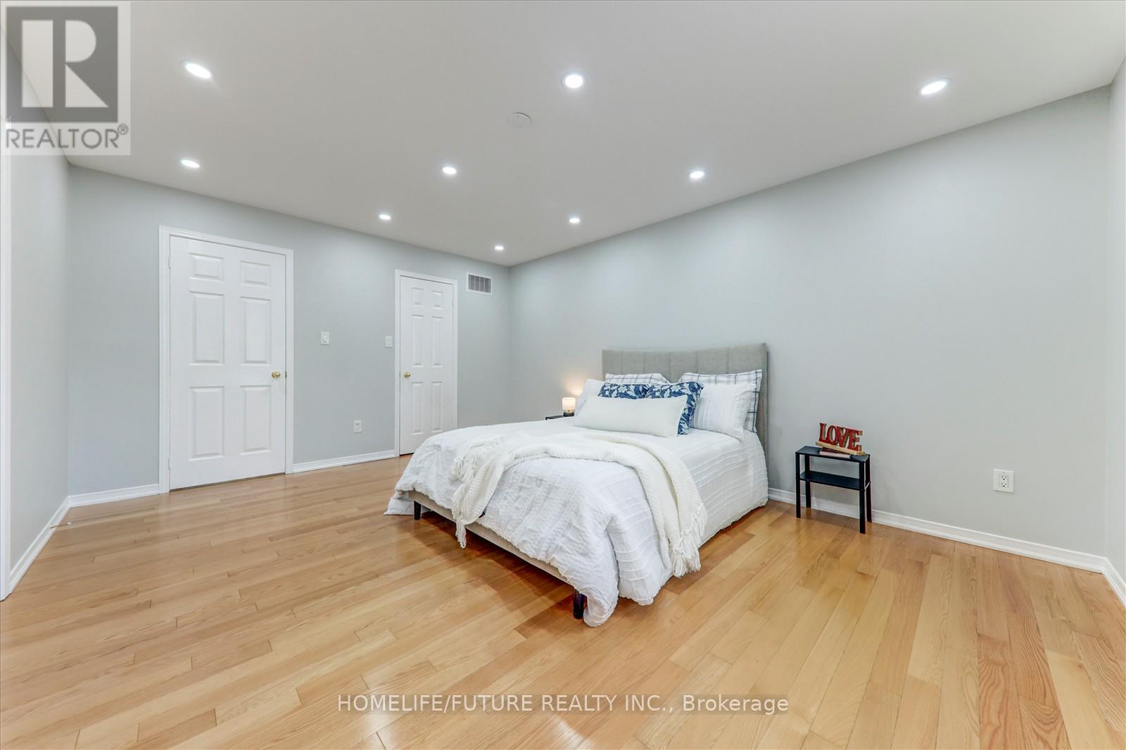 13 Oklahoma Drive, Brampton (Brampton East), Ontario  L6P 3L8 - Photo 20 - W12470325