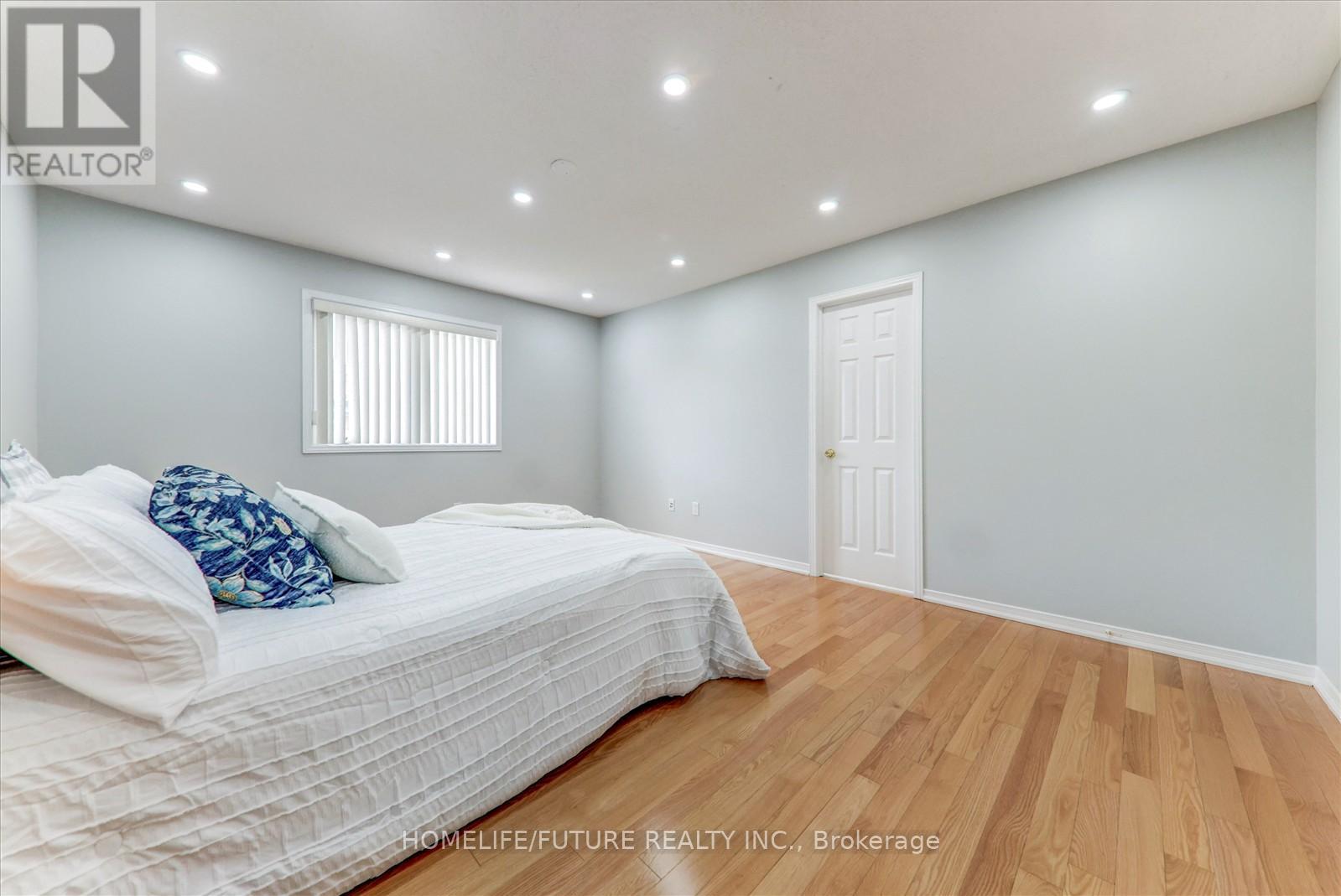 13 Oklahoma Drive, Brampton (Brampton East), Ontario  L6P 3L8 - Photo 21 - W12470325