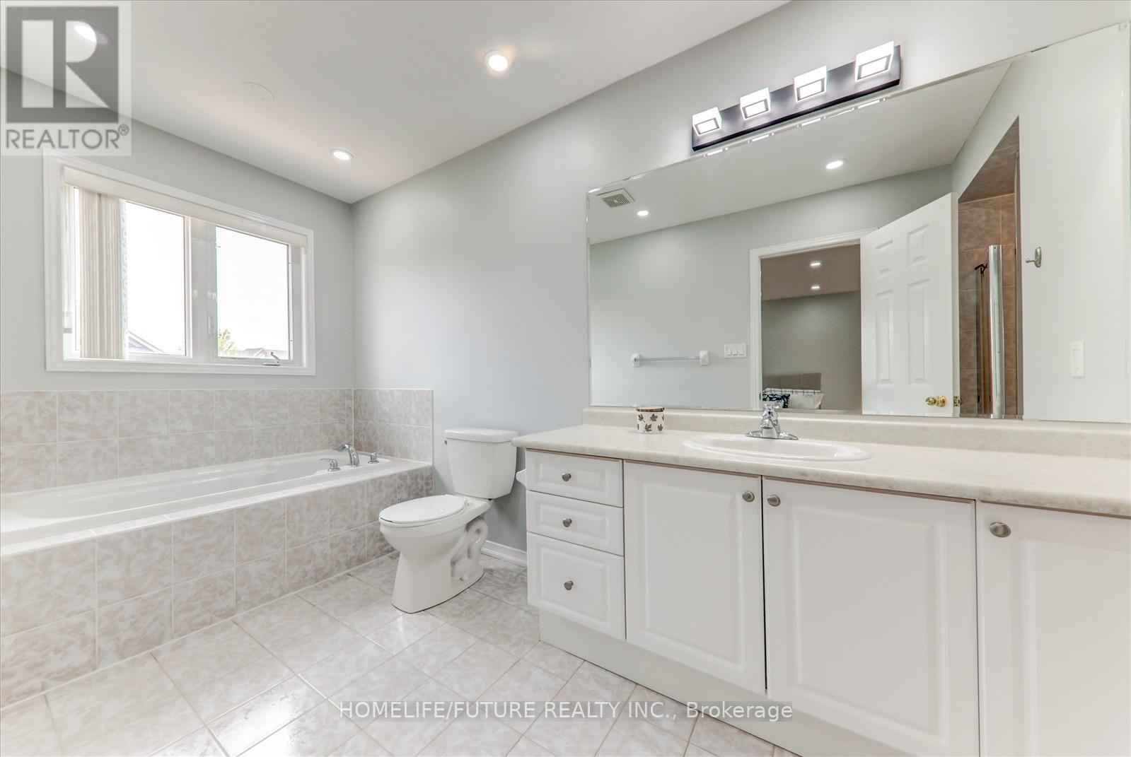 13 Oklahoma Drive, Brampton (Brampton East), Ontario  L6P 3L8 - Photo 22 - W12470325