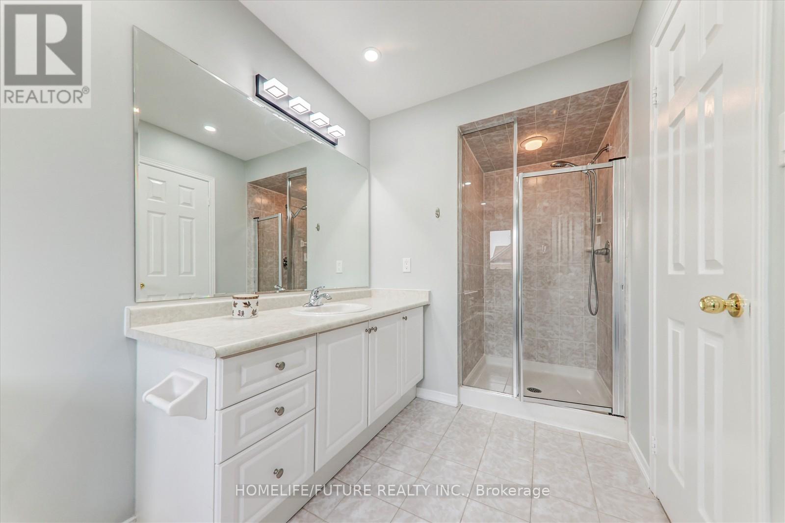 13 Oklahoma Drive, Brampton (Brampton East), Ontario  L6P 3L8 - Photo 23 - W12470325
