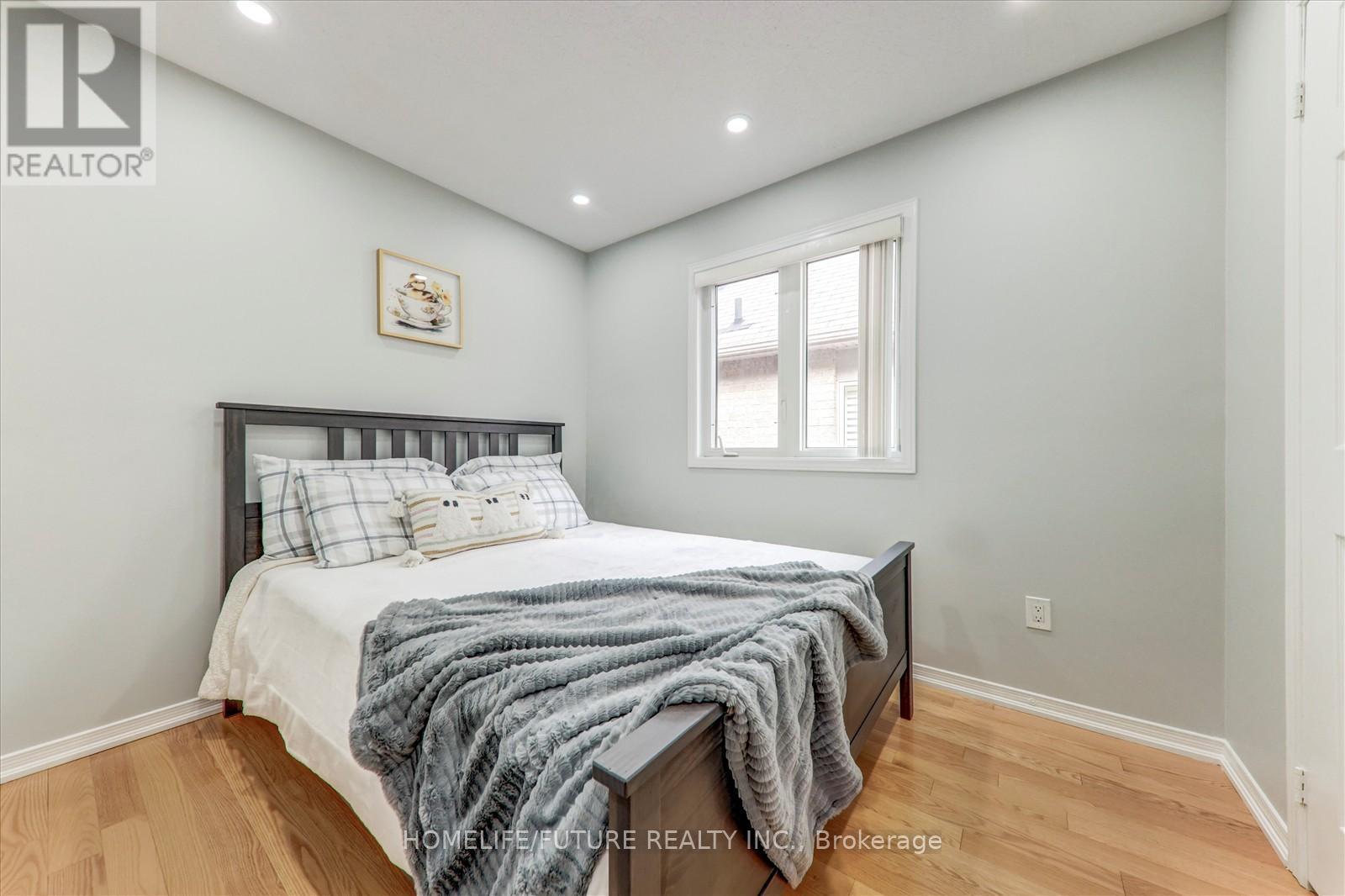 13 Oklahoma Drive, Brampton (Brampton East), Ontario  L6P 3L8 - Photo 24 - W12470325