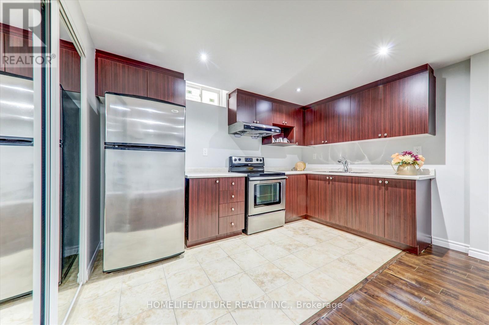 13 Oklahoma Drive, Brampton (Brampton East), Ontario  L6P 3L8 - Photo 33 - W12470325