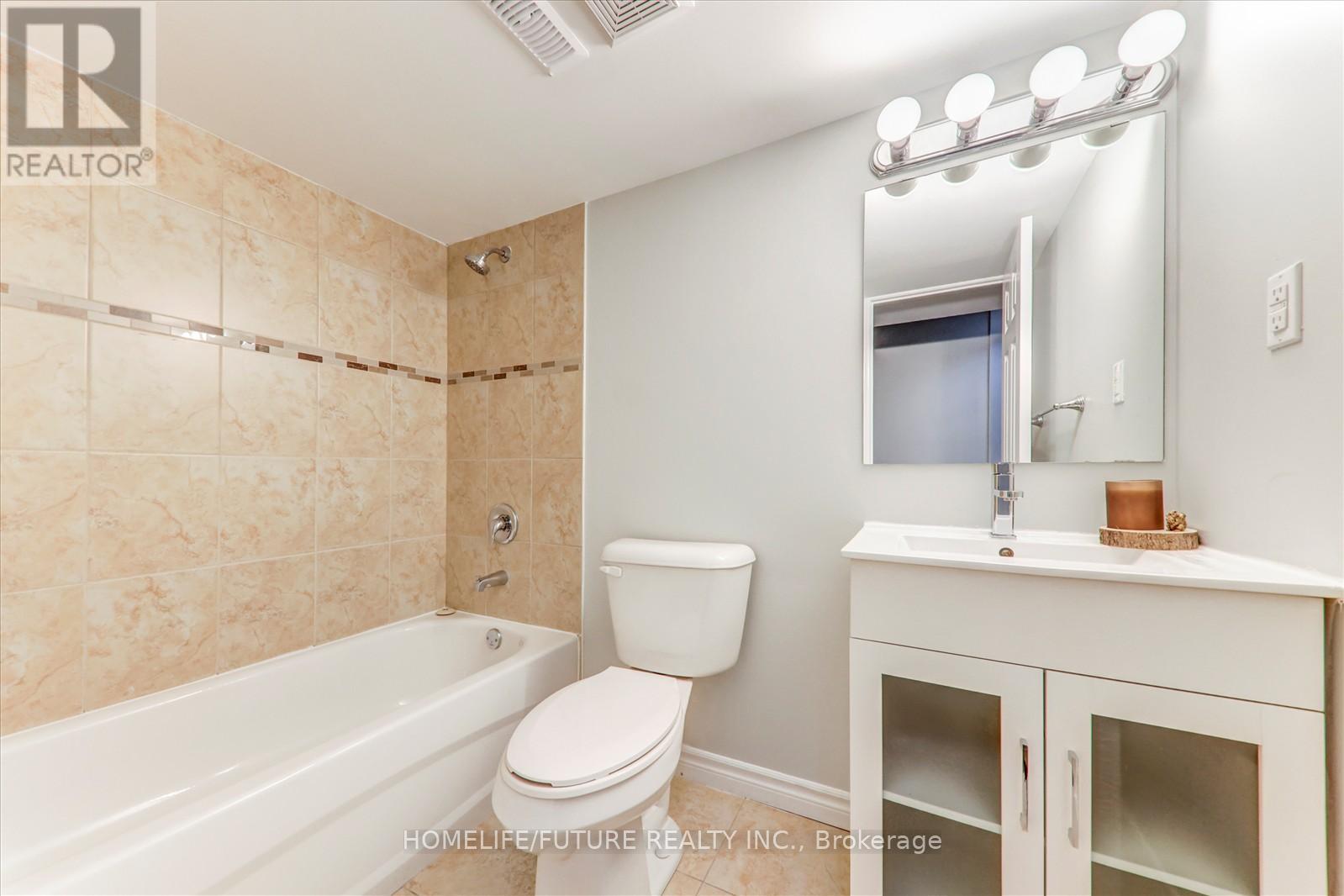 13 Oklahoma Drive, Brampton (Brampton East), Ontario  L6P 3L8 - Photo 37 - W12470325