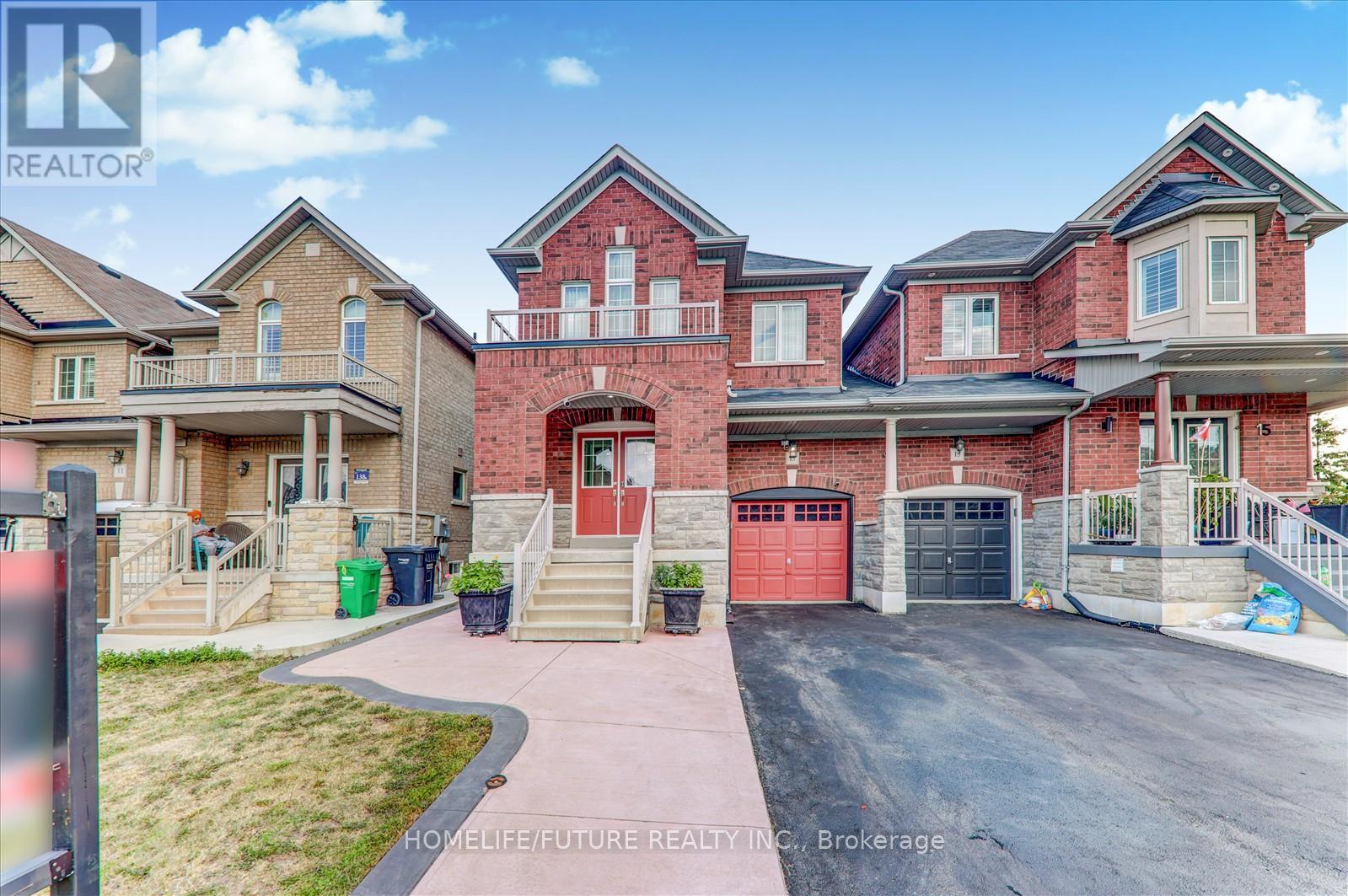 13 Oklahoma Drive, Brampton (Brampton East), Ontario  L6P 3L8 - Photo 4 - W12470325