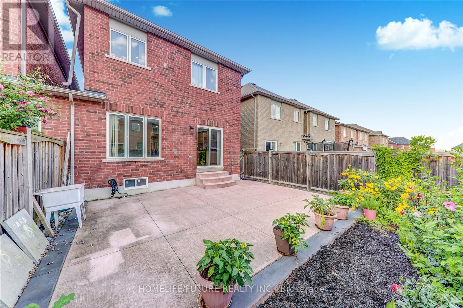 13 Oklahoma Drive, Brampton (Brampton East), Ontario  L6P 3L8 - Photo 40 - W12470325