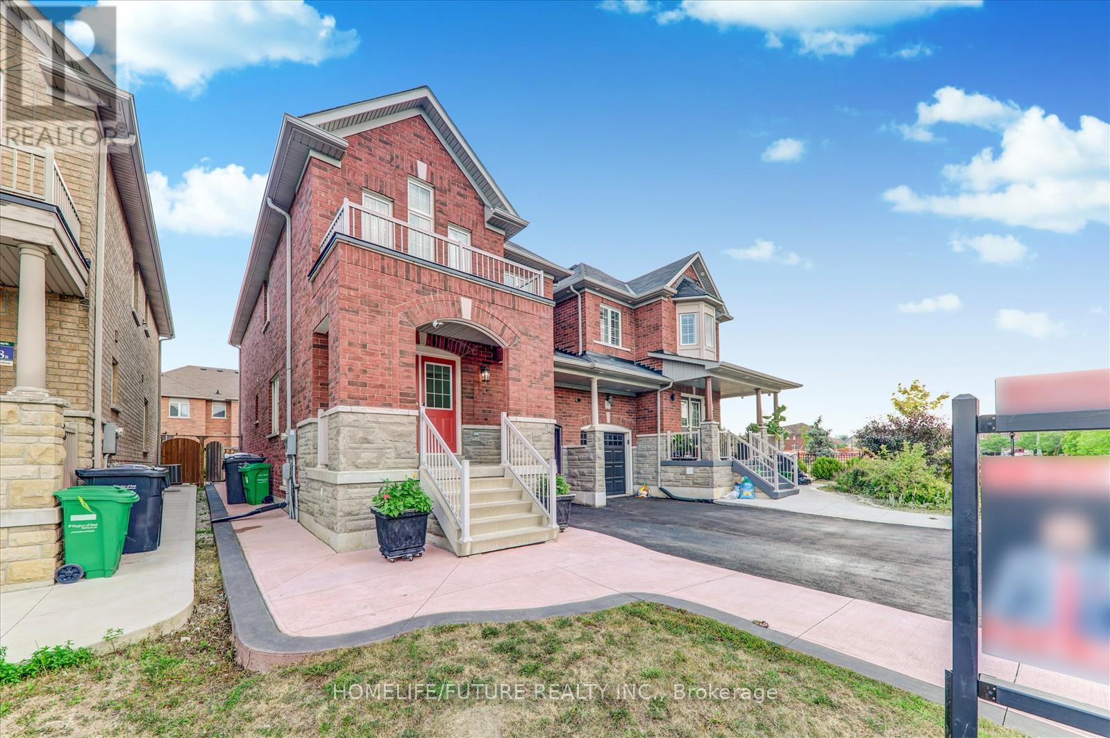 13 Oklahoma Drive, Brampton (Brampton East), Ontario  L6P 3L8 - Photo 6 - W12470325