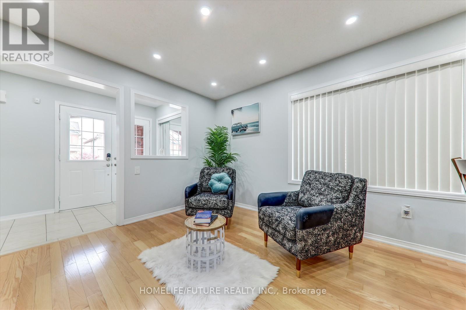 13 Oklahoma Drive, Brampton (Brampton East), Ontario  L6P 3L8 - Photo 9 - W12470325