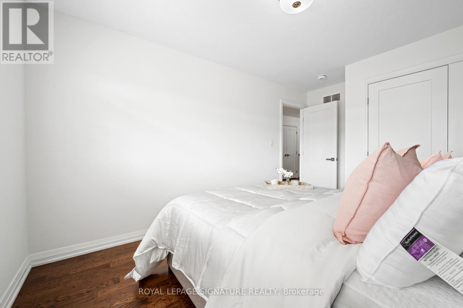 22 - 35 Midhurst Heights, Hamilton, Ontario  L8J 0K9 - Photo 32 - X12470291