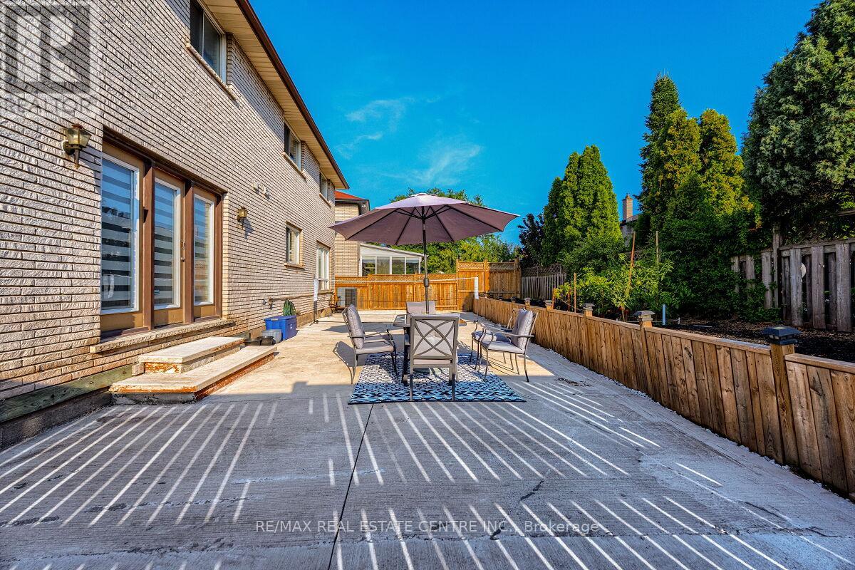 16 Vogue Court, Hamilton, Ontario  L8E 4T3 - Photo 41 - X12470299