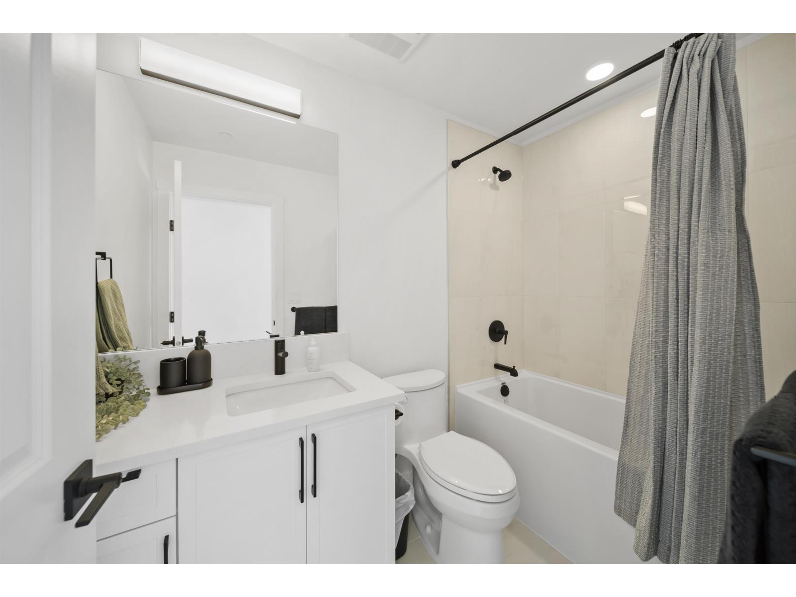 406 3465 146a Street, Surrey, British Columbia  V0V 0V0 - Photo 4 - R3059541
