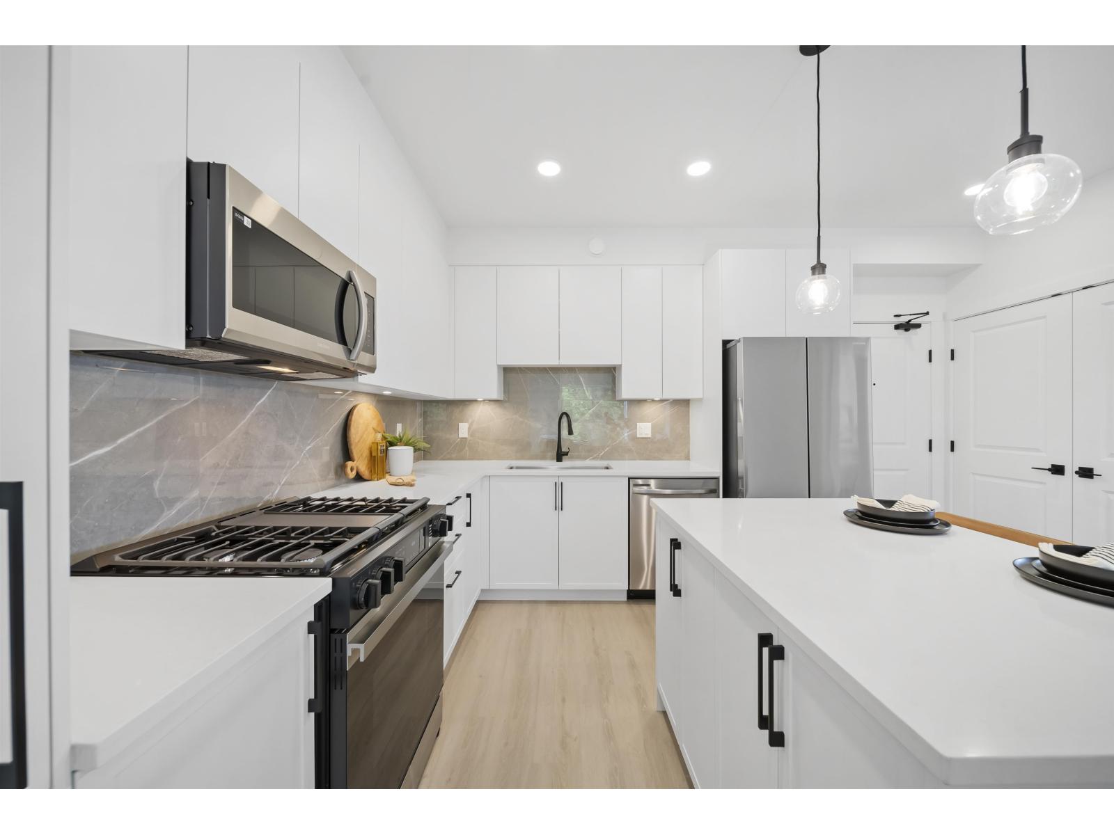 406 3465 146a Street, Surrey, British Columbia  V0V 0V0 - Photo 3 - R3059541