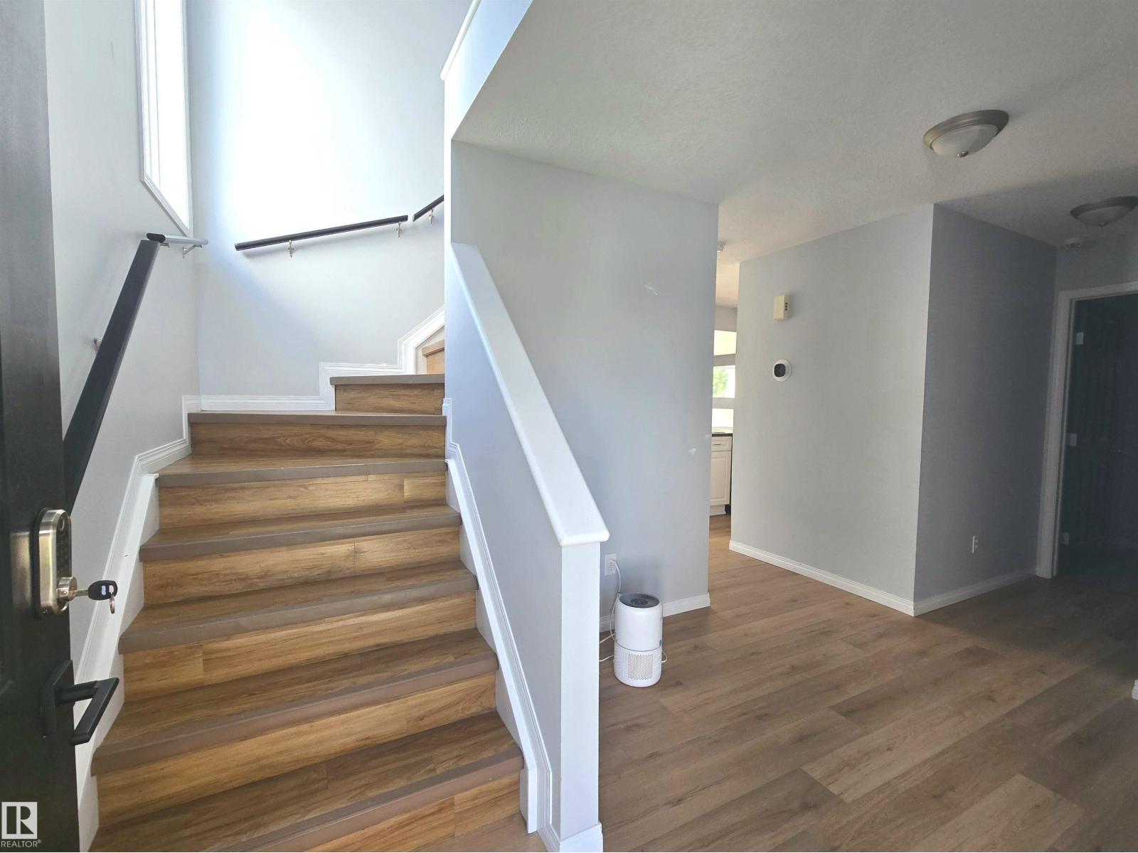 3729 138a Av Nw, Edmonton, Alberta  T5Y 3G6 - Photo 3 - E4462697
