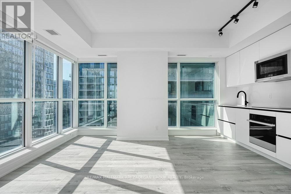 4003 - 327 King Street W, Toronto, Ontario  M5V 0W7 - Photo 10 - C12469501