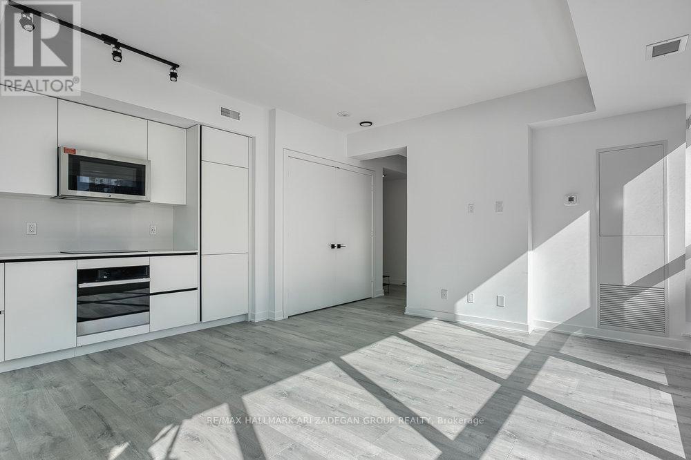 4003 - 327 King Street W, Toronto, Ontario  M5V 0W7 - Photo 6 - C12469501