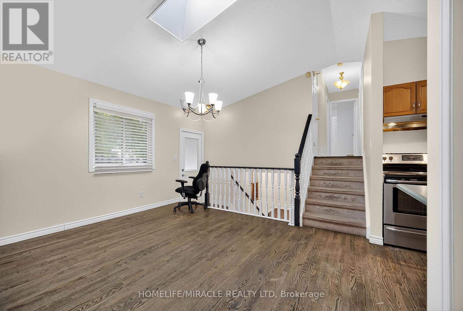 120 Ashbury Avenue, London South, Ontario  N6E 1T1 - Photo 4 - X12469364
