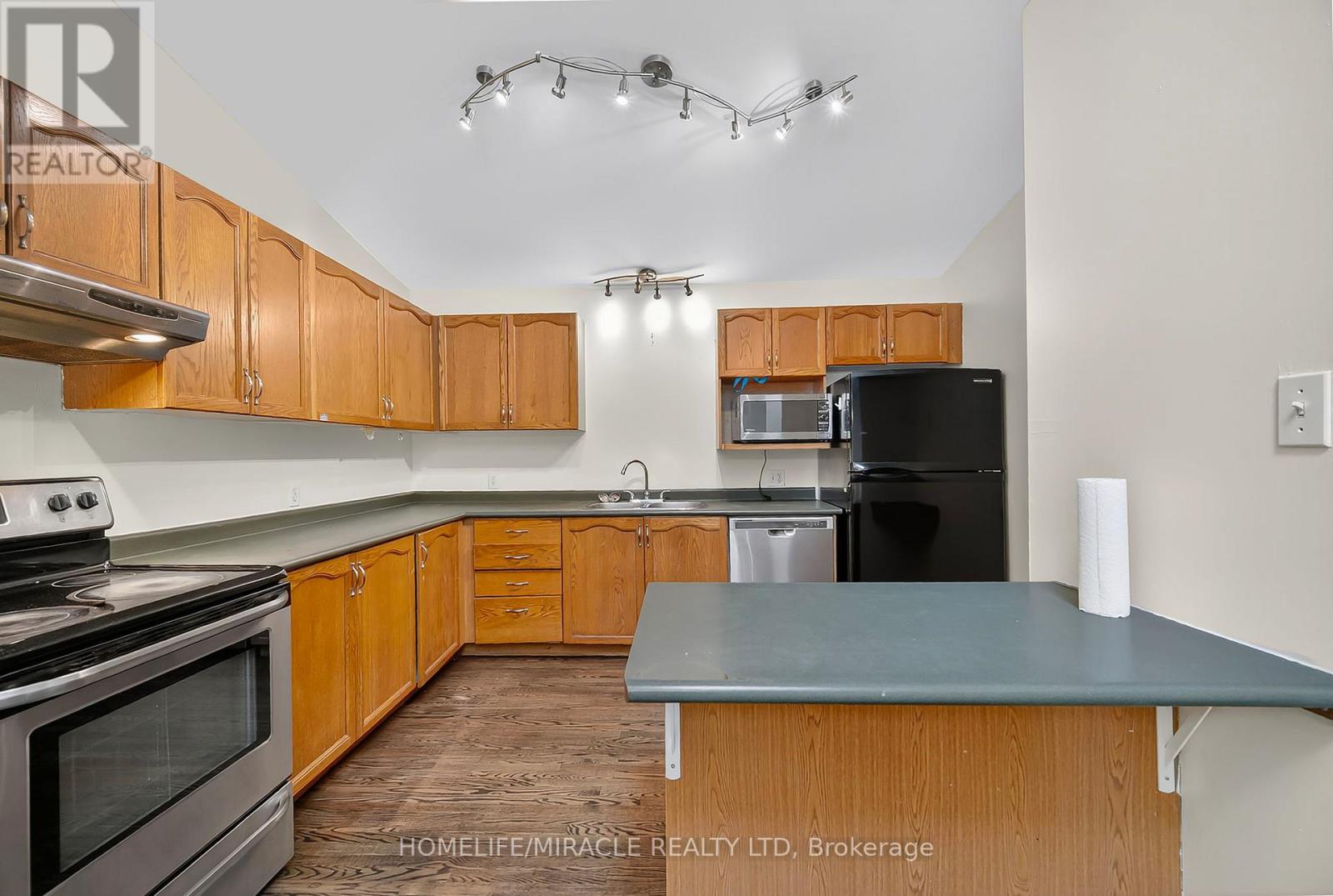 120 Ashbury Avenue, London South, Ontario  N6E 1T1 - Photo 6 - X12469364
