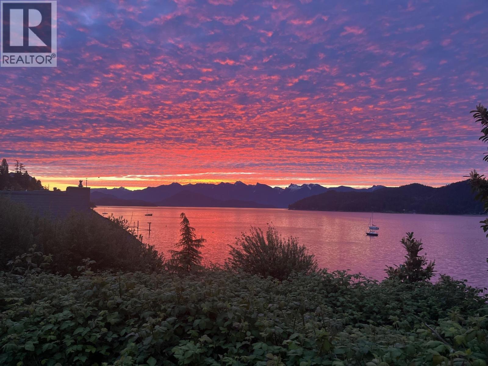 484 MARINE DRIVE, Gibsons, British Columbia