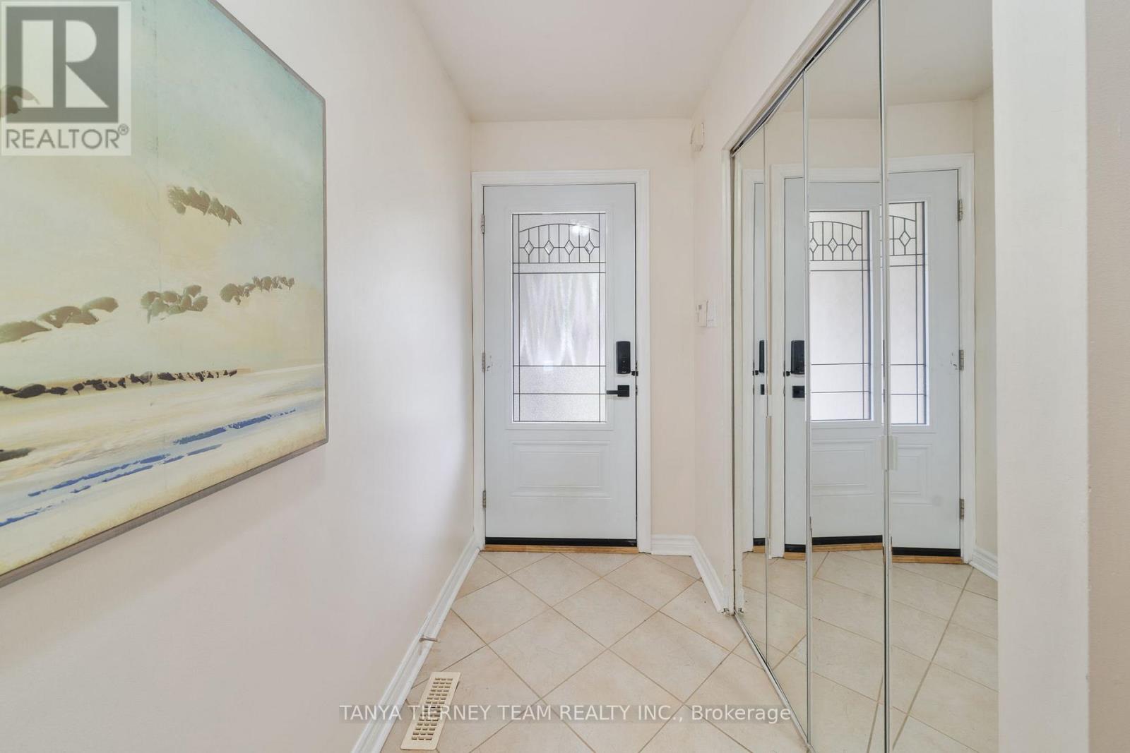 728 Bermuda Avenue, Oshawa, Ontario  L1J 6A8 - Photo 4 - E12429093