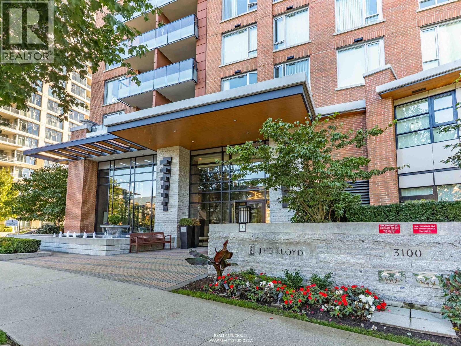 1905 3100 Windsor Gate, Coquitlam, British Columbia  V3B 0P3 - Photo 2 - R3059096