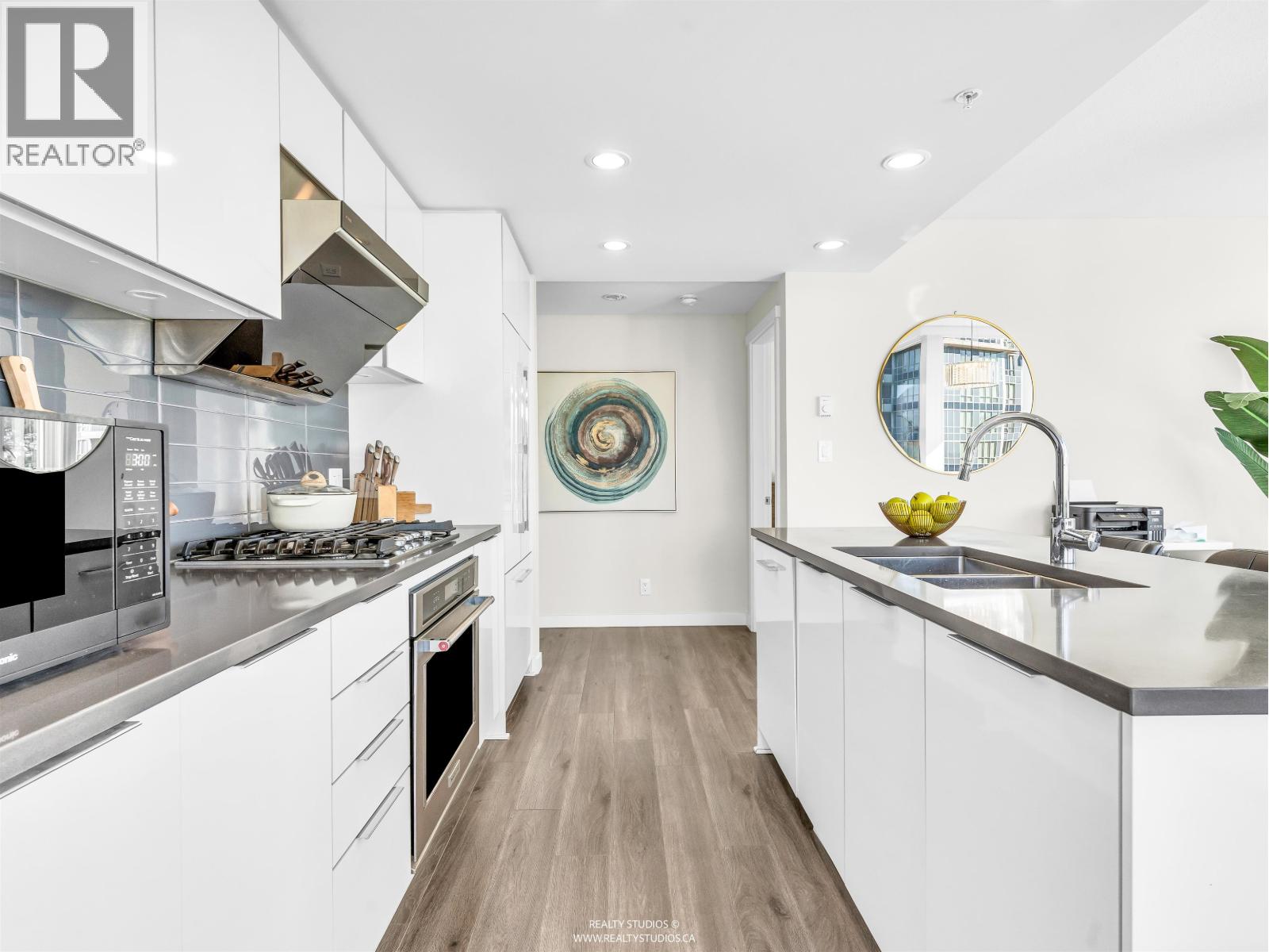 1905 3100 Windsor Gate, Coquitlam, British Columbia  V3B 0P3 - Photo 13 - R3059096