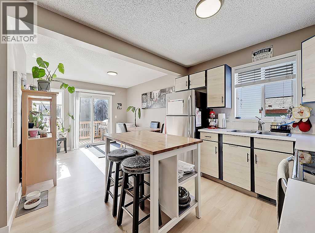 292 Coventry Close Ne, Calgary, Alberta  T3K 4C5 - Photo 4 - A2263409