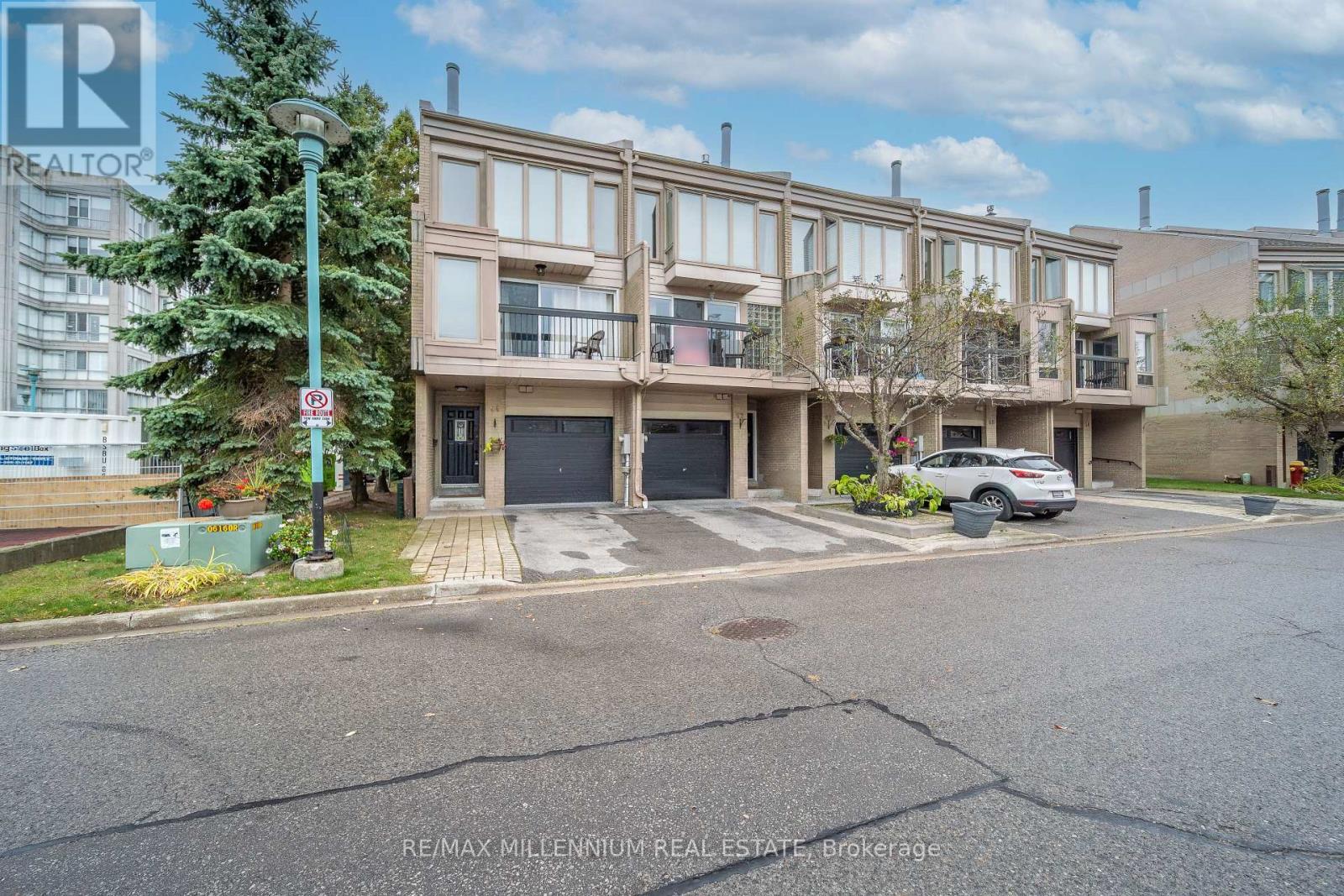 62 CUMBERLAND LANE, Ajax, Ontario