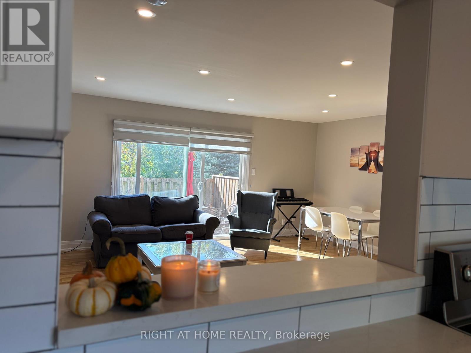 641 Woodward Avenue, Milton, Ontario  L9T 3K4 - Photo 13 - W12461932