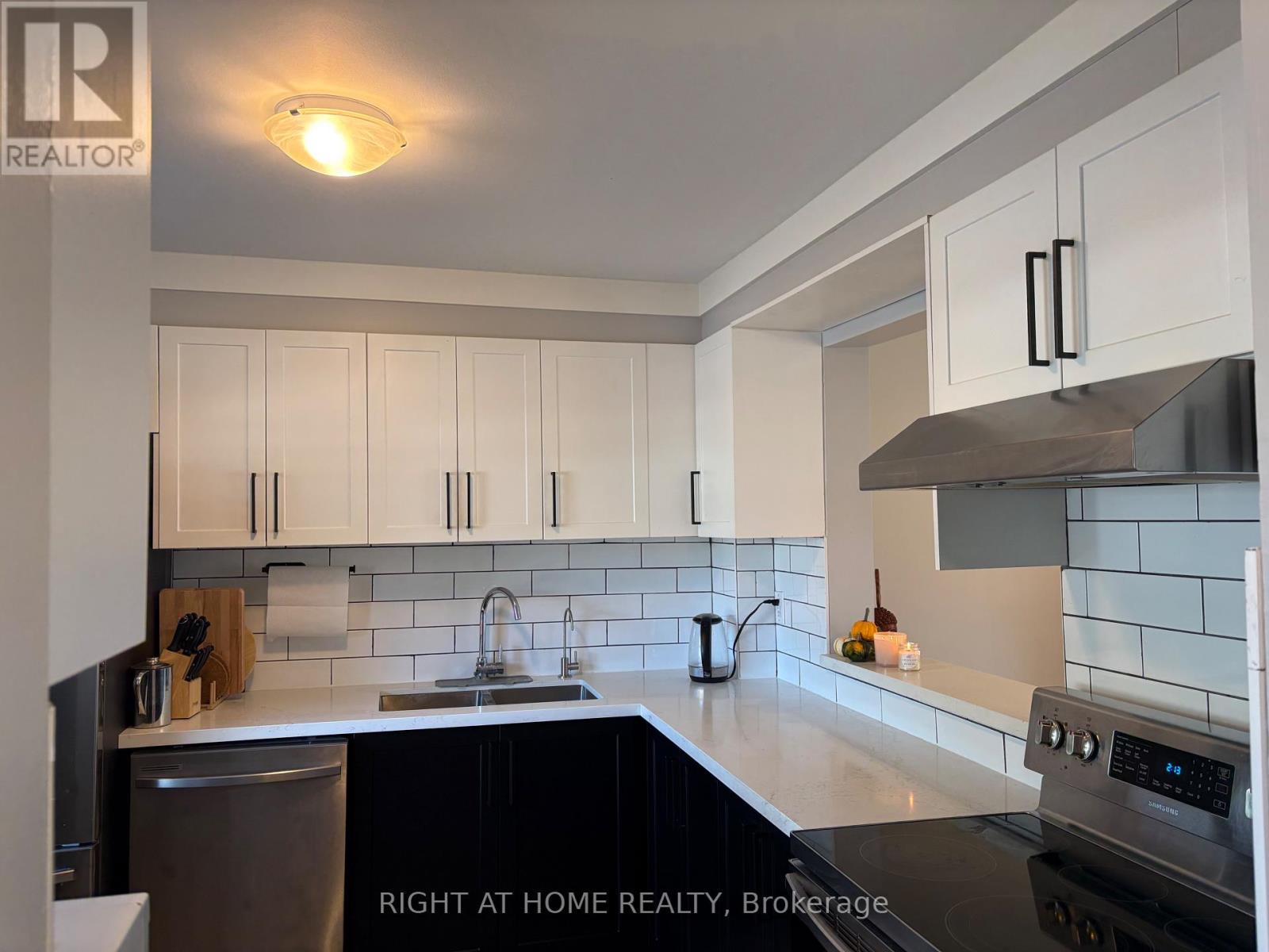 641 Woodward Avenue, Milton, Ontario  L9T 3K4 - Photo 4 - W12461932