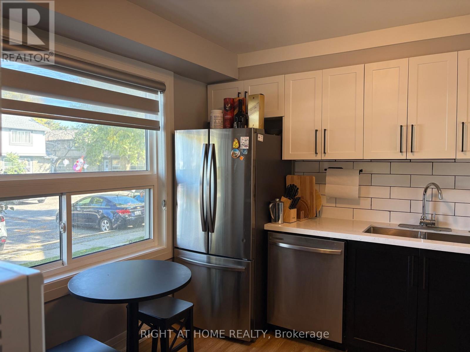 641 Woodward Avenue, Milton, Ontario  L9T 3K4 - Photo 9 - W12461932