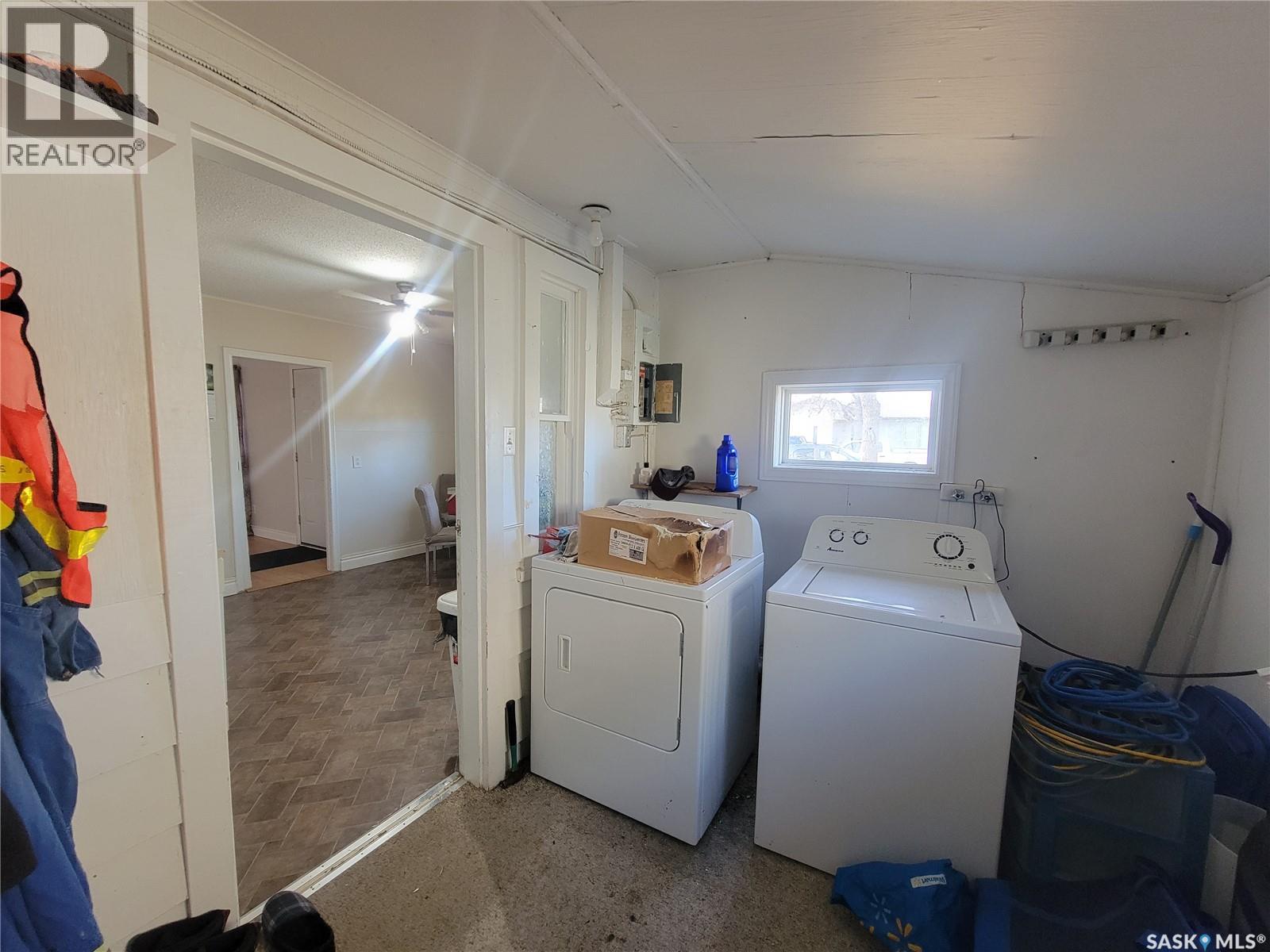 4917 Telegraph Street, Macklin, Saskatchewan  S0L 2C0 - Photo 11 - SK021202