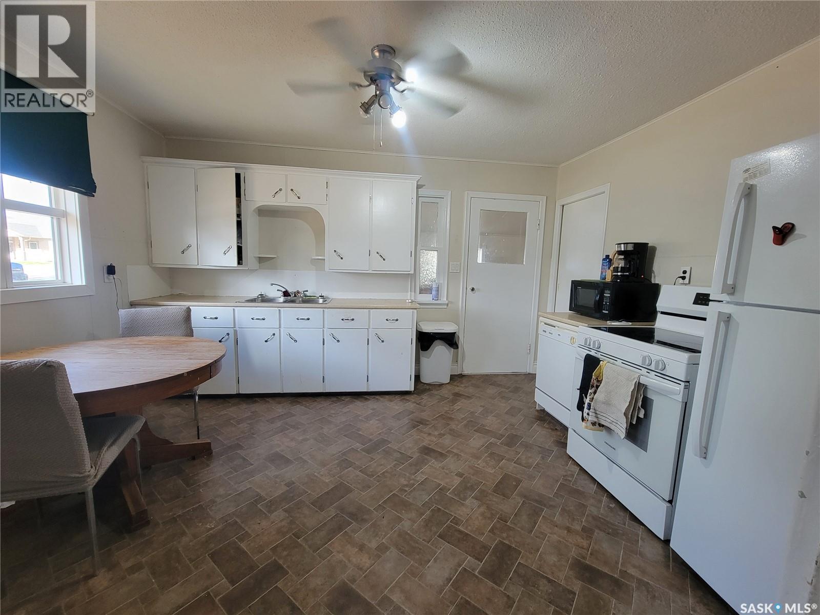 4917 Telegraph Street, Macklin, Saskatchewan  S0L 2C0 - Photo 5 - SK021202