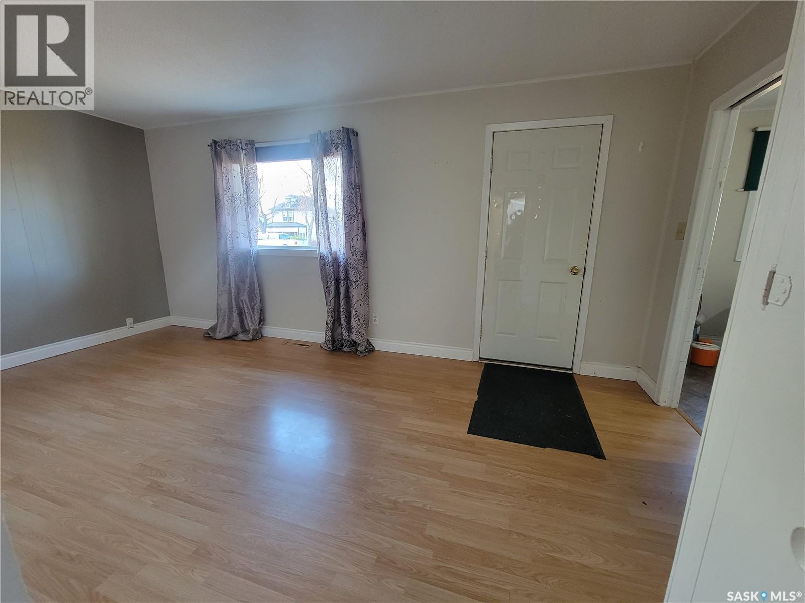 4917 Telegraph Street, Macklin, Saskatchewan  S0L 2C0 - Photo 6 - SK021202