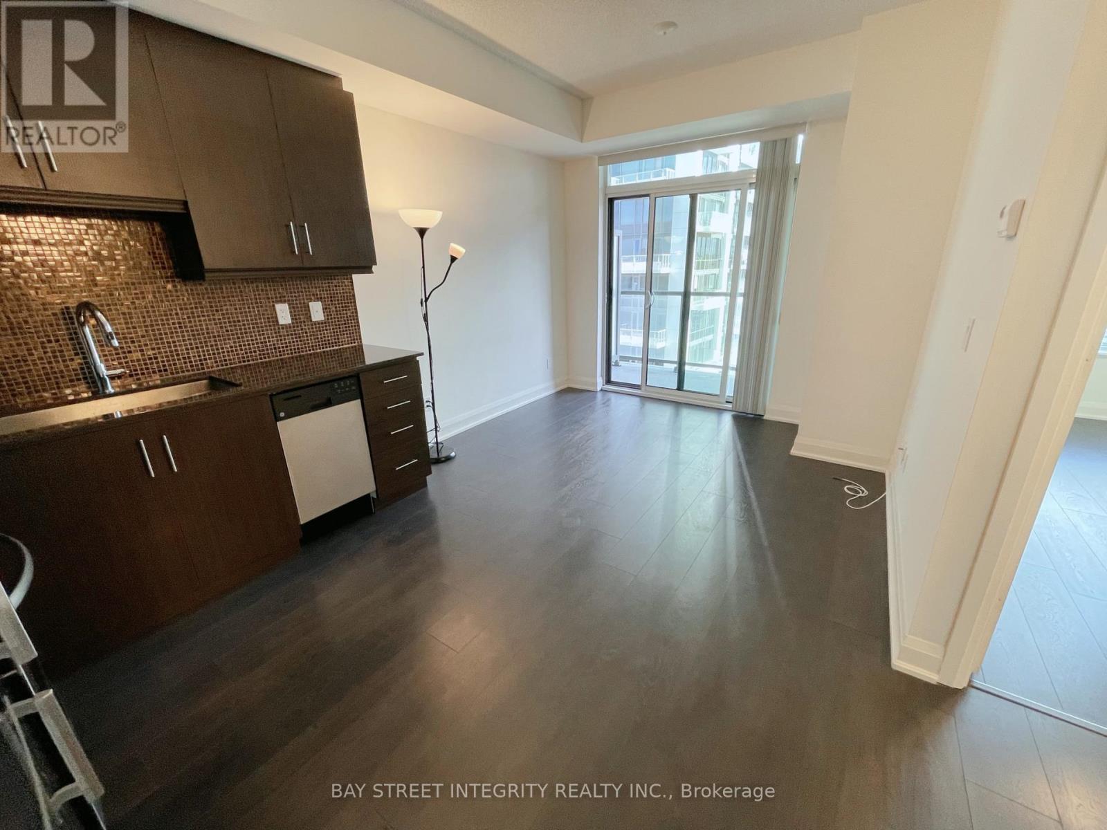 701 - 68 Canterbury Place, Toronto, Ontario  M2N 2N1 - Photo 3 - C12470372