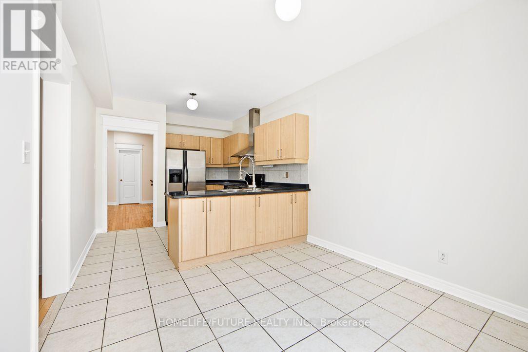 294 Mcbride Crescent, Newmarket, Ontario  L3X 2W3 - Photo 11 - N12470344