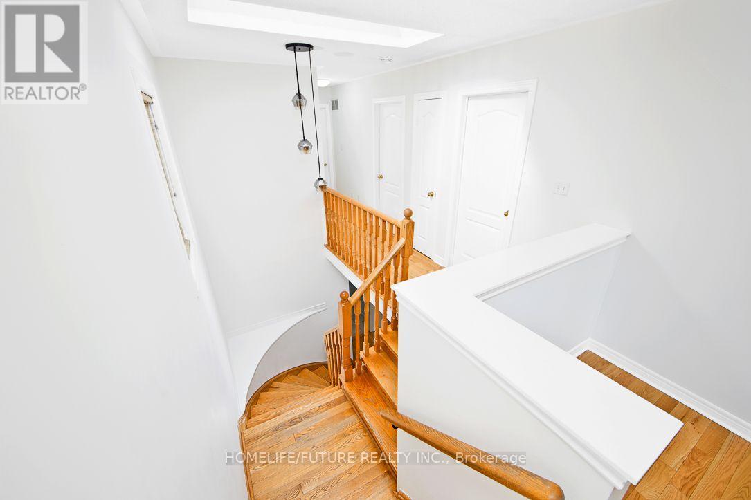 294 Mcbride Crescent, Newmarket, Ontario  L3X 2W3 - Photo 16 - N12470344
