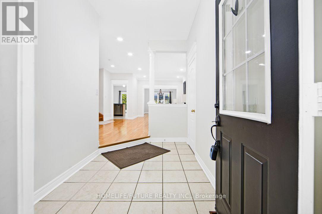 294 Mcbride Crescent, Newmarket, Ontario  L3X 2W3 - Photo 3 - N12470344