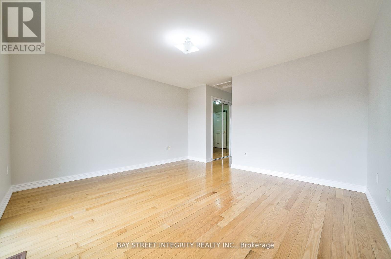 75 Selkirk Drive, Richmond Hill, Ontario  L4B 4S4 - Photo 14 - N12470354