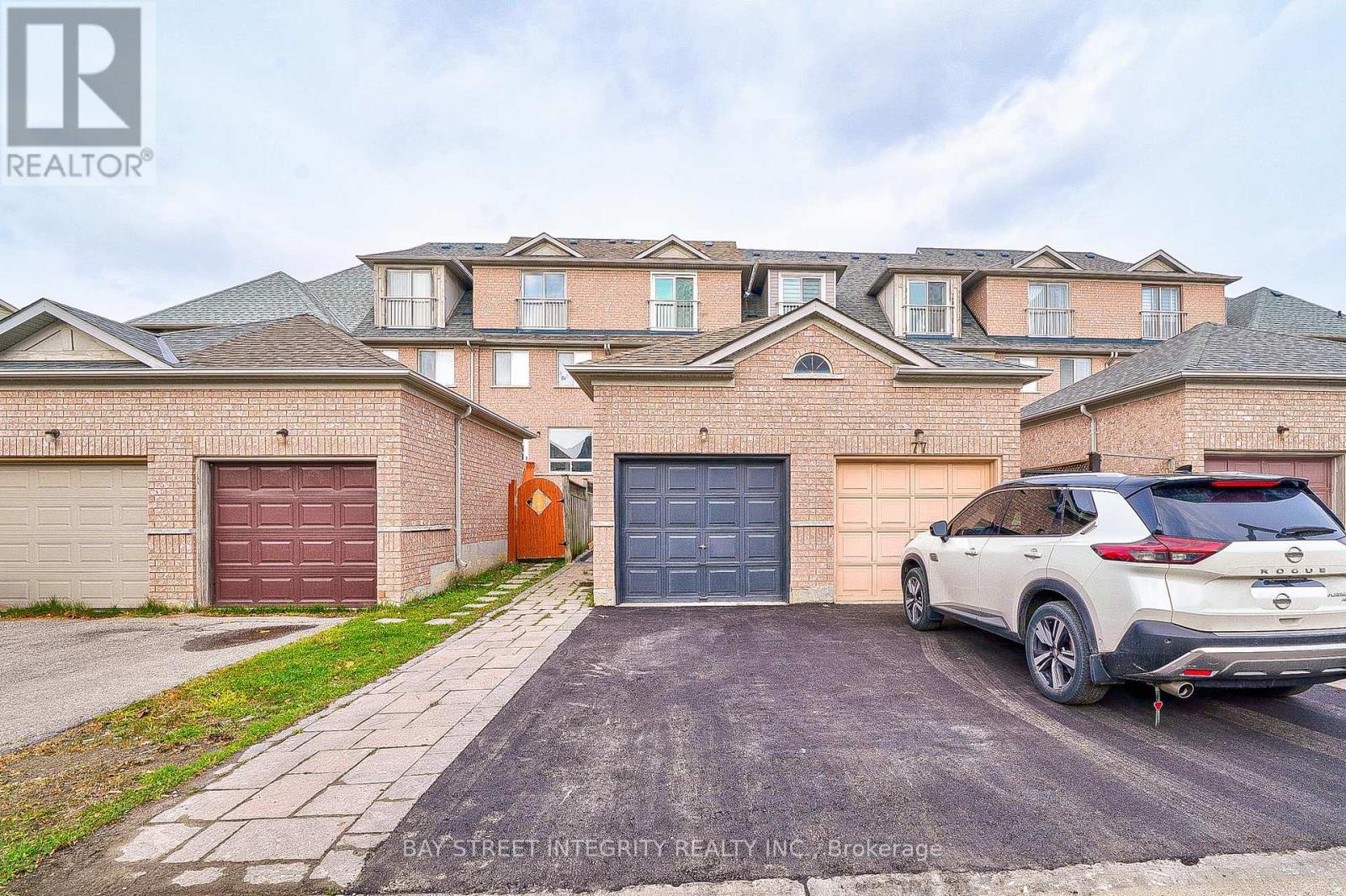 75 Selkirk Drive, Richmond Hill, Ontario  L4B 4S4 - Photo 17 - N12470354