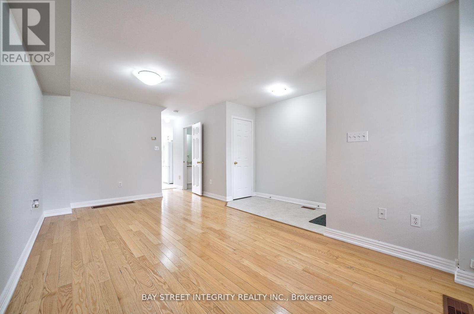 75 Selkirk Drive, Richmond Hill, Ontario  L4B 4S4 - Photo 3 - N12470354