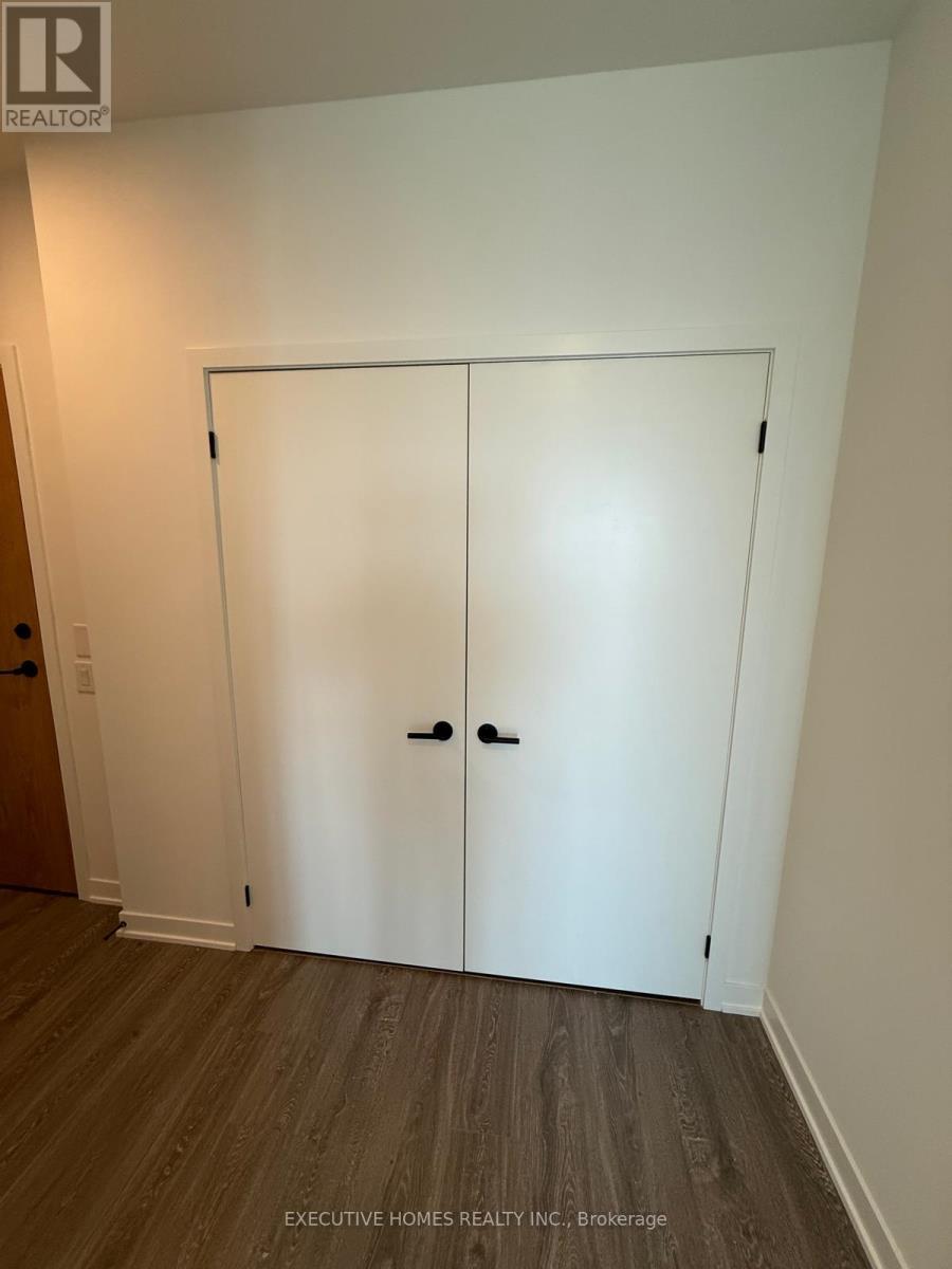 705 - 2495 Eglinton Avenue W, Mississauga, Ontario  L5M 2V8 - Photo 5 - W12470345
