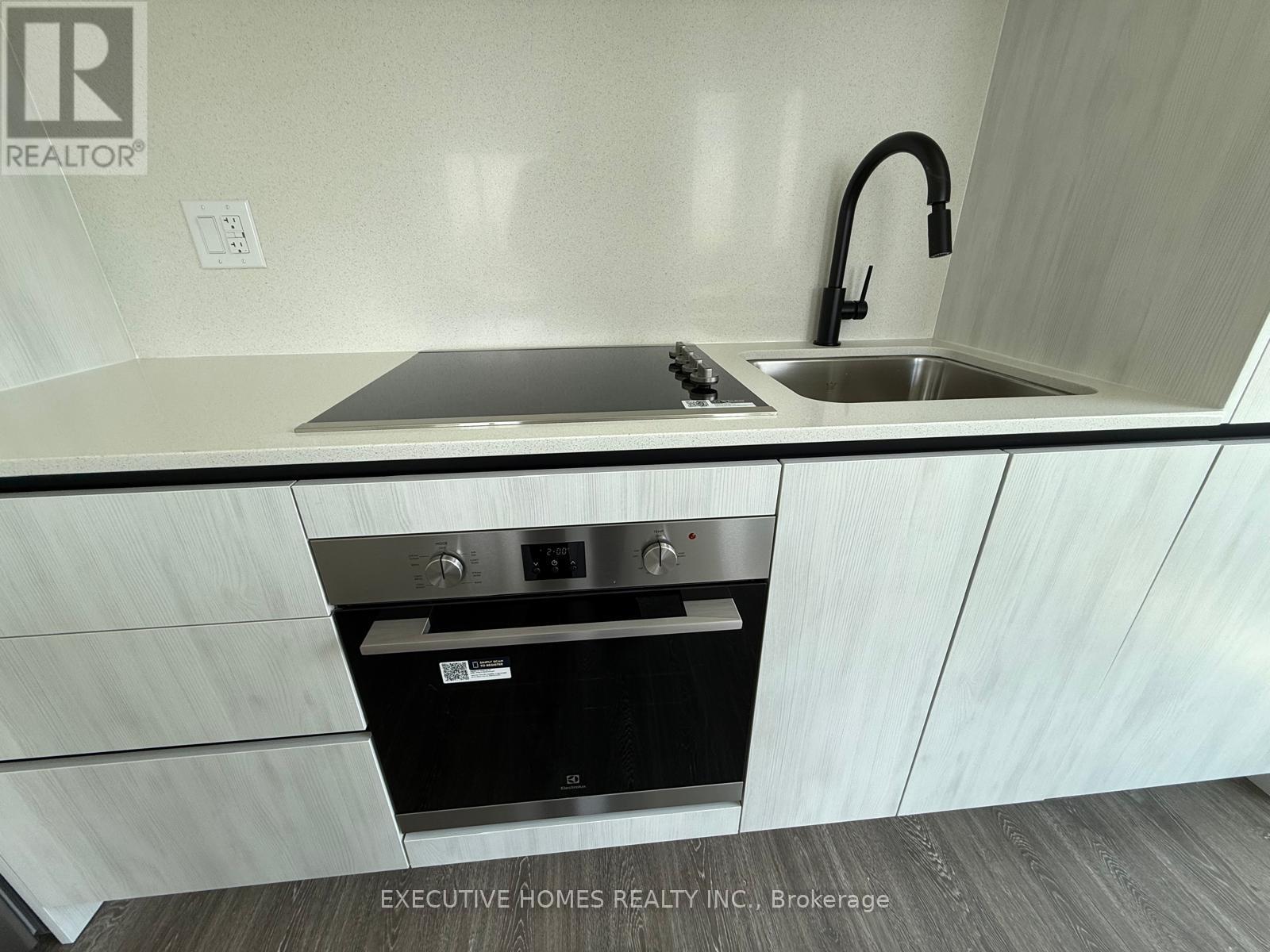 705 - 2495 Eglinton Avenue W, Mississauga, Ontario  L5M 2V8 - Photo 8 - W12470345