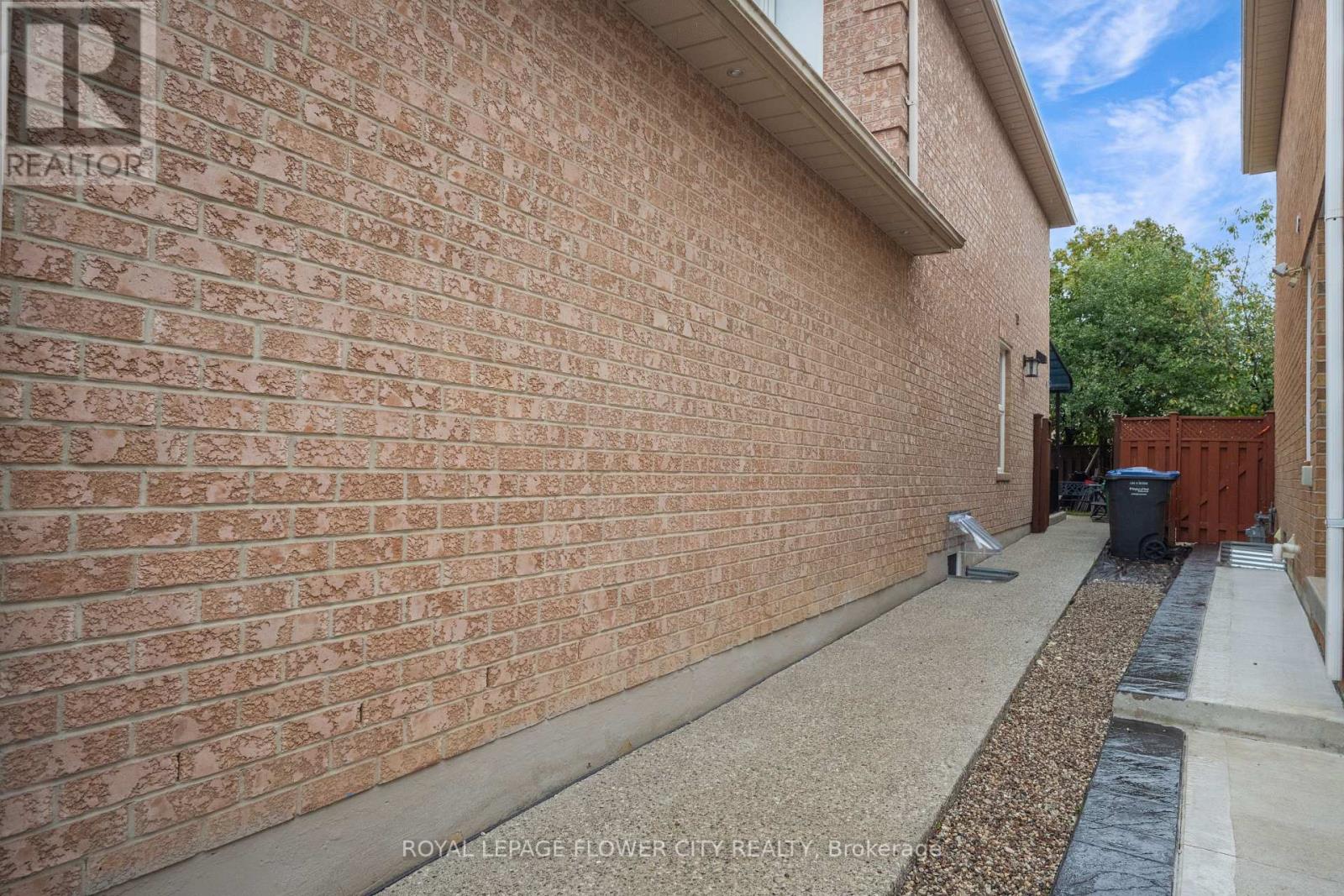 57 Letty Avenue, Brampton, Ontario  L6Y 4T1 - Photo 32 - W12470352