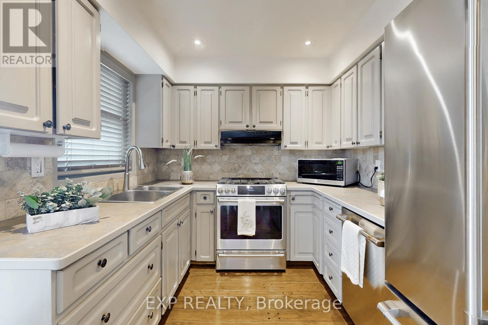 5 Lockton Crescent, Brampton, Ontario  L6W 1C2 - Photo 12 - W12470368